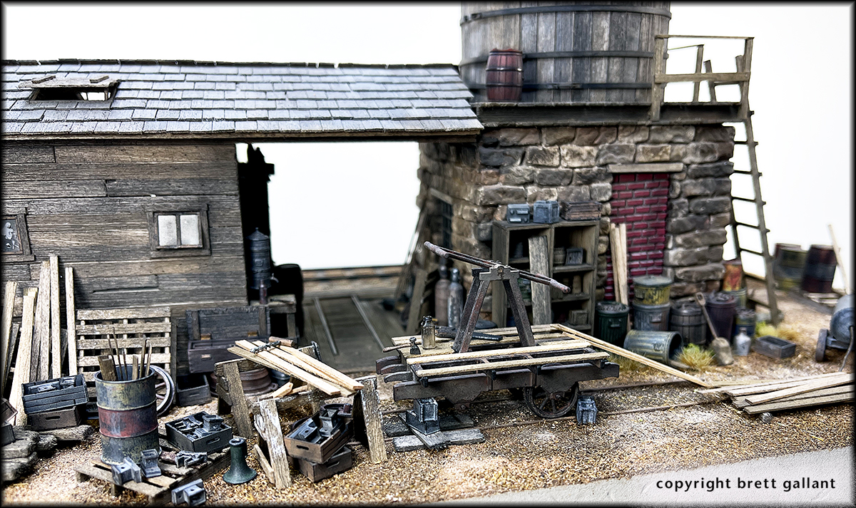 SierraWest Scale Models O Scale Water Tank and Handcar Shed